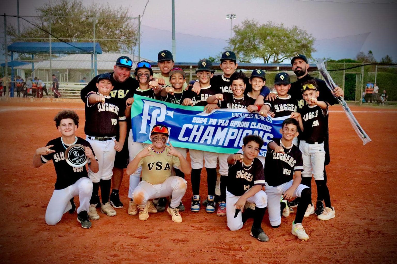 Dos Expeloteros Cubanos Est N Forjando El Futuro Del B Isbol En Miami