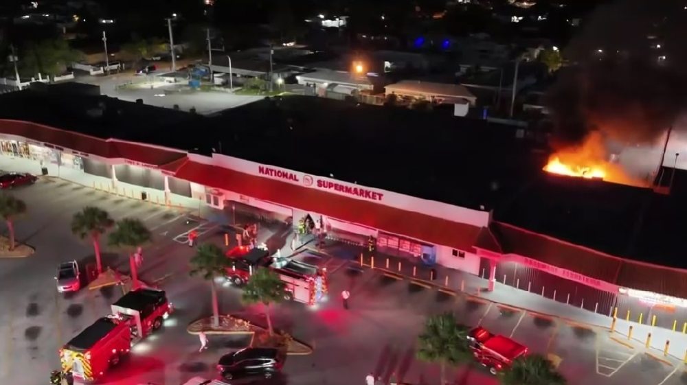 Incendio Deja Considerables Da Os En El National Supermarket De Hialeah