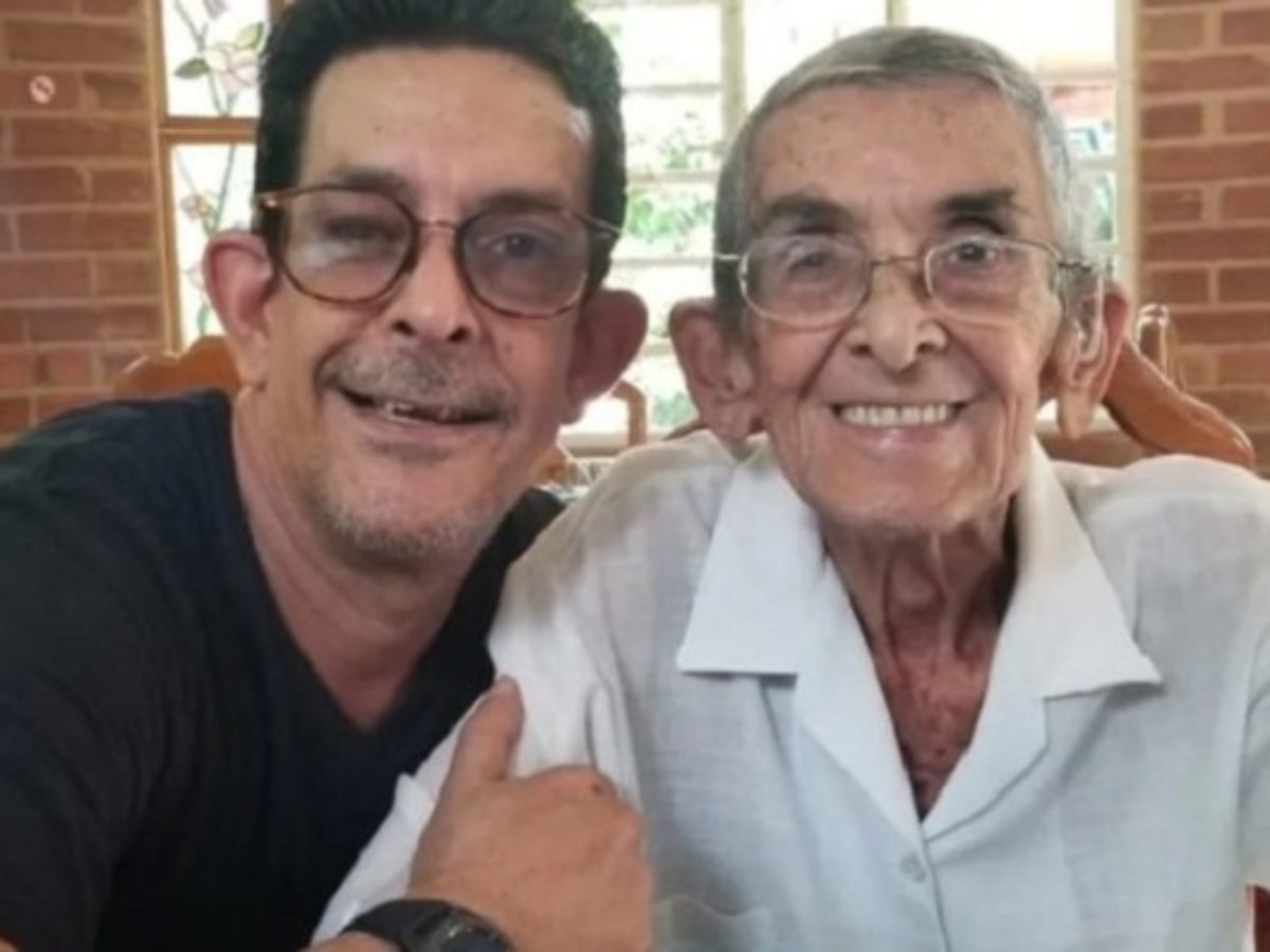 El humorista cubano Ulises Toirac confirma el fallecimiento de su padre