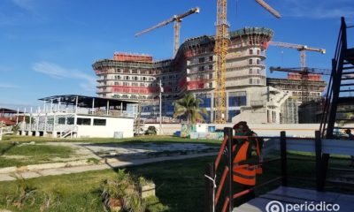 Construcción de un hotel en La Habana. (Periódico Cubano)