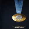 Presentan las medallas que se entregarán en los Juegos Olímpicos de París 2024 (1)