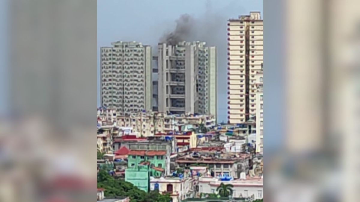 Incendio en las plantas altas de los edificios Girón en La Habana