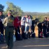 Migrantes cubanos cruzan la frontera de EEUU por propiedad privada y fueron arrestados