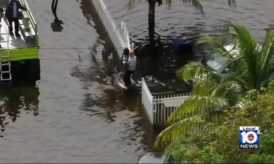 Zonas del sur de Florida siguen bajo agua tras intensas lluvias (1)