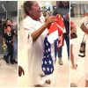 Abuela cubana llega a Tampa