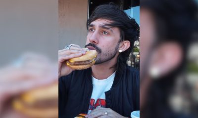 Joven cubano, Harche Vlogs comiendo hamburguesa