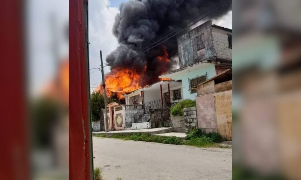 Voraz Incendio Destruye Por Completo Una Vivienda En Mantilla